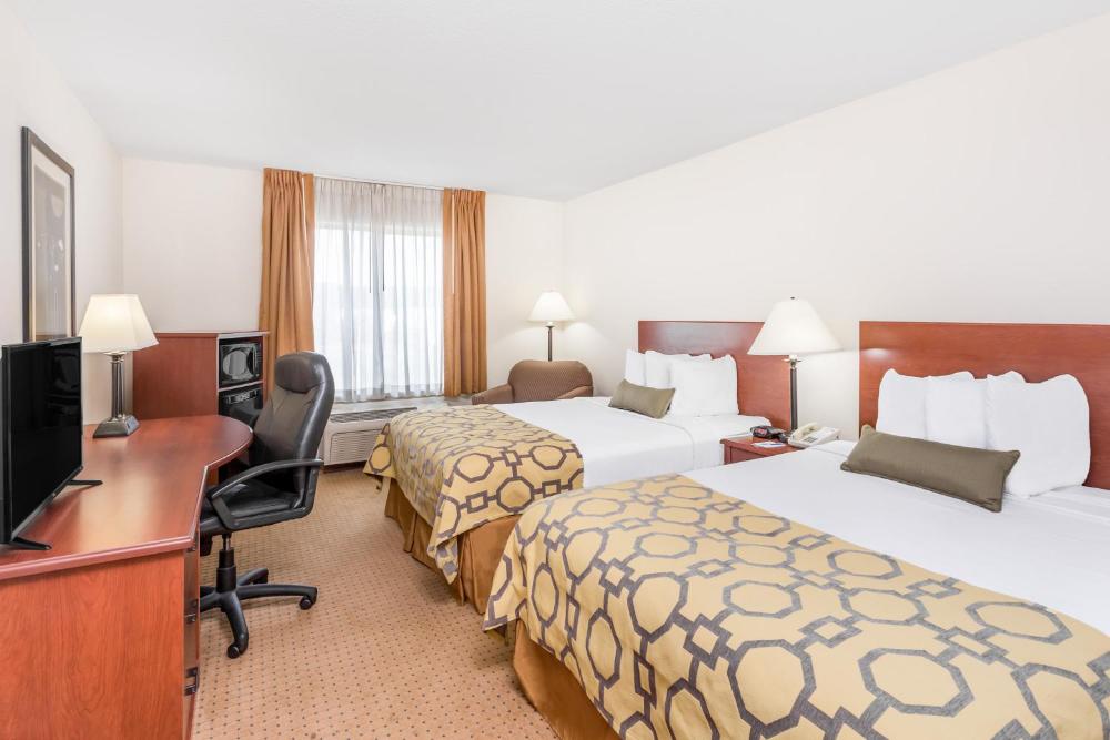 Queen Room with Two Queen Beds - Non-Smoking interior
